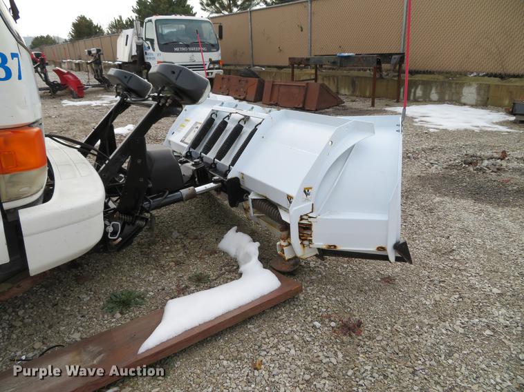 image for item DE4953 2004 Isuzu NPC7SC dump truck