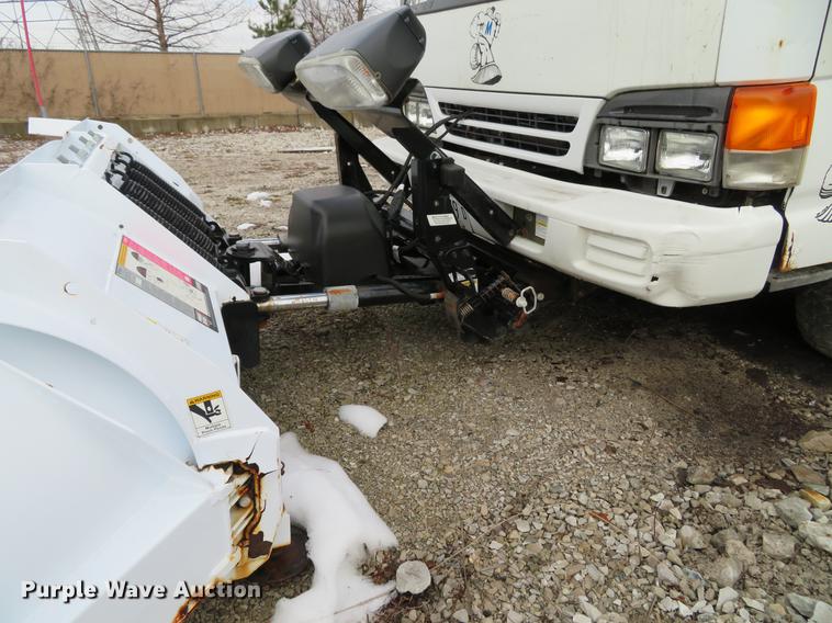 image for item DE4953 2004 Isuzu NPC7SC dump truck