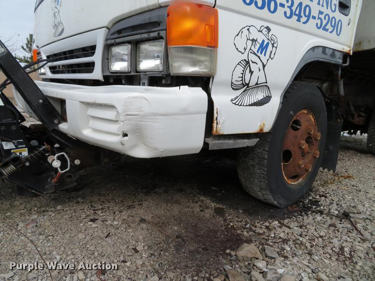 image for item DE4953 2004 Isuzu NPC7SC dump truck