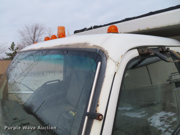 image for item DE4953 2004 Isuzu NPC7SC dump truck