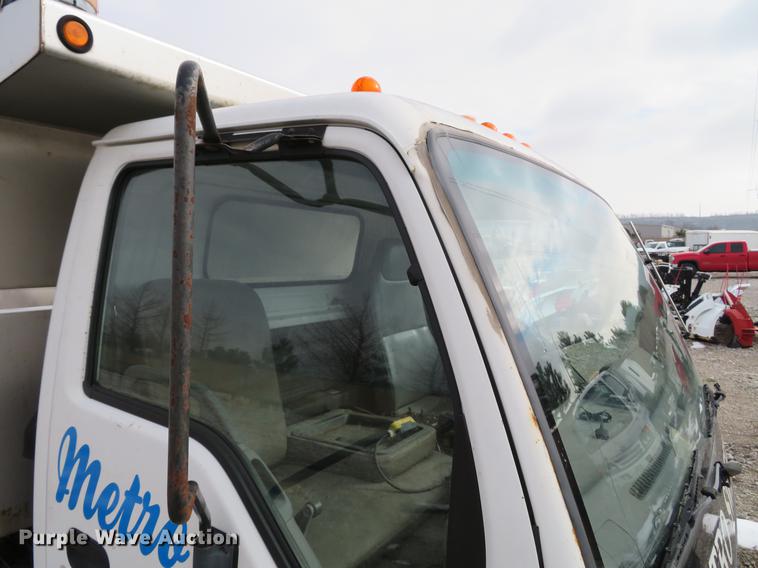 image for item DE4953 2004 Isuzu NPC7SC dump truck