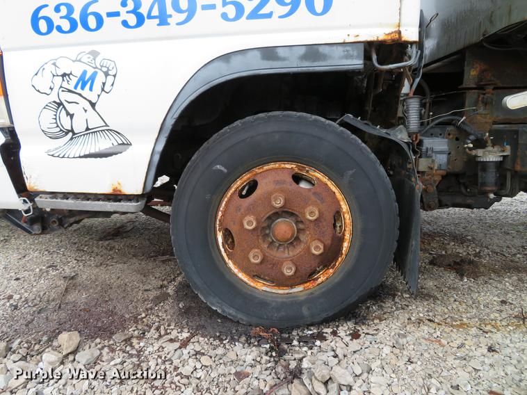 image for item DE4953 2004 Isuzu NPC7SC dump truck