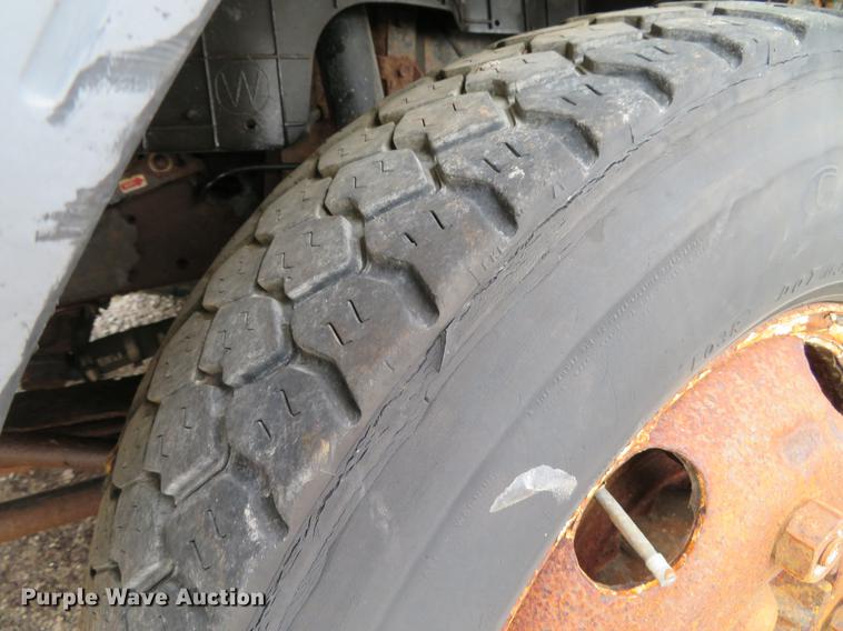 image for item DE4953 2004 Isuzu NPC7SC dump truck