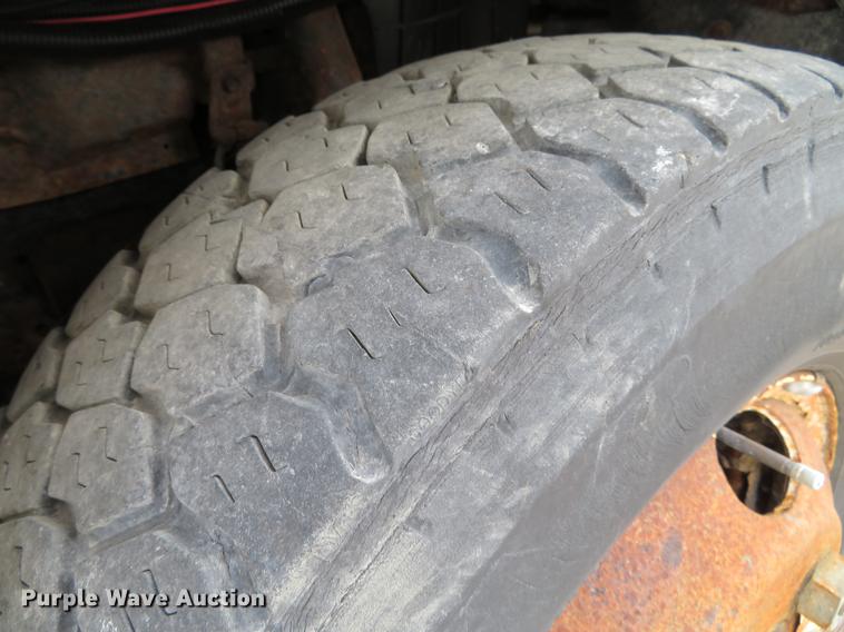 image for item DE4953 2004 Isuzu NPC7SC dump truck