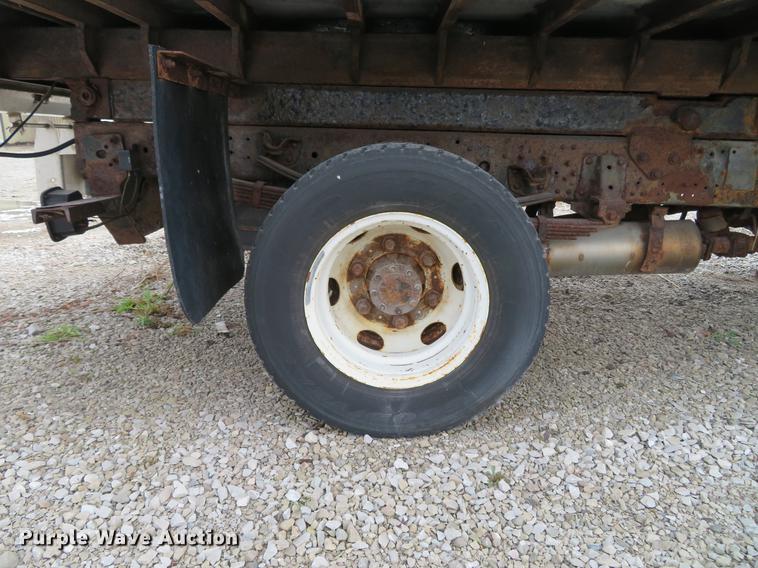 image for item DE4953 2004 Isuzu NPC7SC dump truck