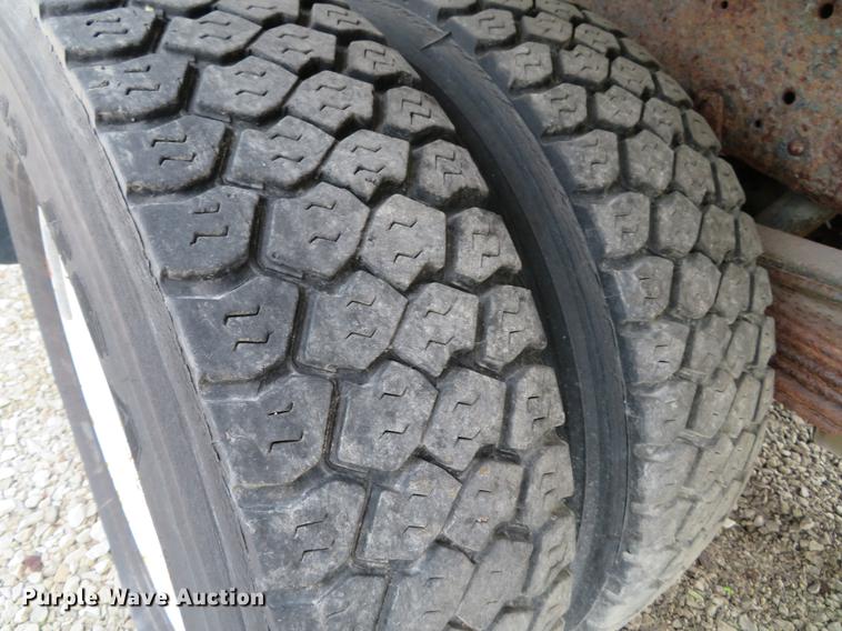 image for item DE4953 2004 Isuzu NPC7SC dump truck