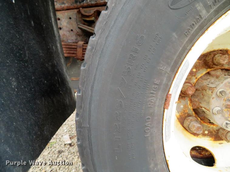 image for item DE4953 2004 Isuzu NPC7SC dump truck