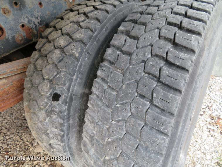 image for item DE4953 2004 Isuzu NPC7SC dump truck