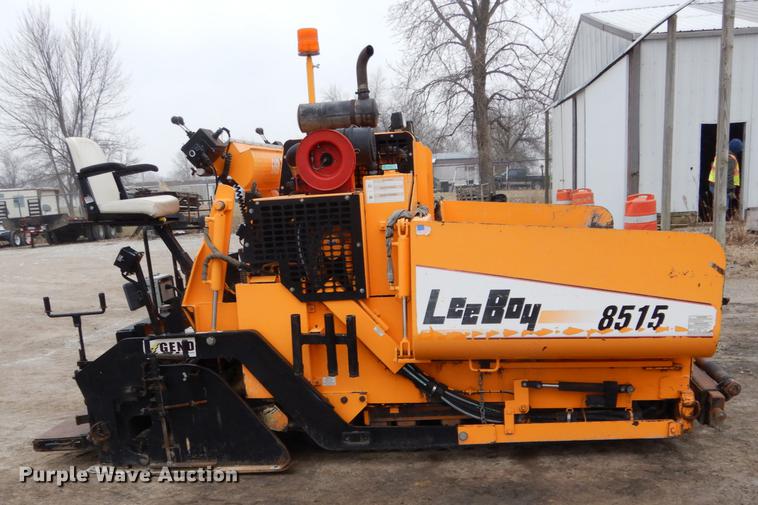 image for item DE6002 2008 LeeBoy 8515 paver