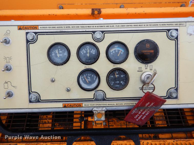 image for item DE6002 2008 LeeBoy 8515 paver