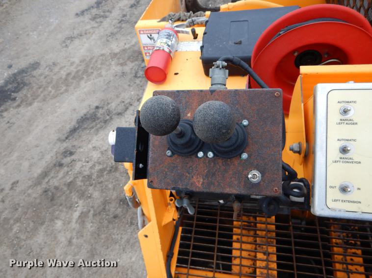 image for item DE6002 2008 LeeBoy 8515 paver