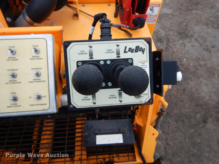 image for item DE6002 2008 LeeBoy 8515 paver