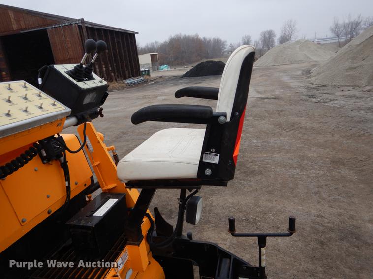 image for item DE6002 2008 LeeBoy 8515 paver