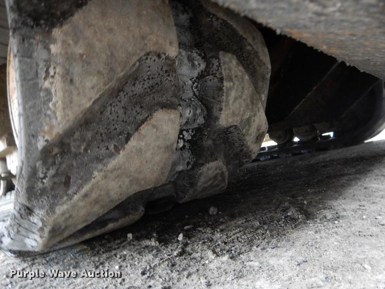 image for item DE6002 2008 LeeBoy 8515 paver