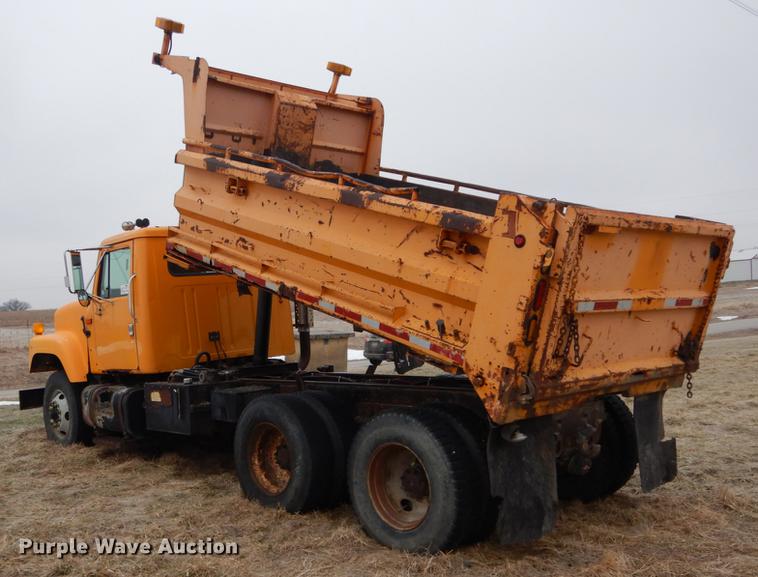 image for item DE6006 2002 International 2554 dump truck