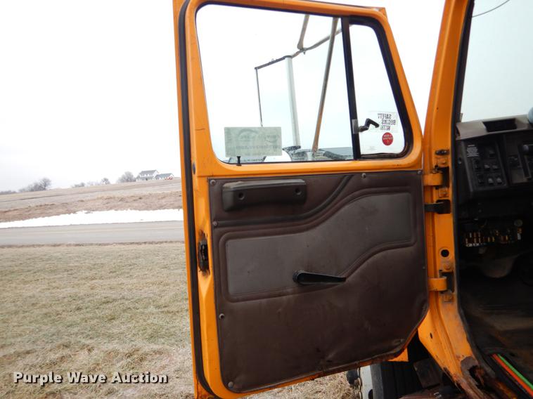 image for item DE6006 2002 International 2554 dump truck