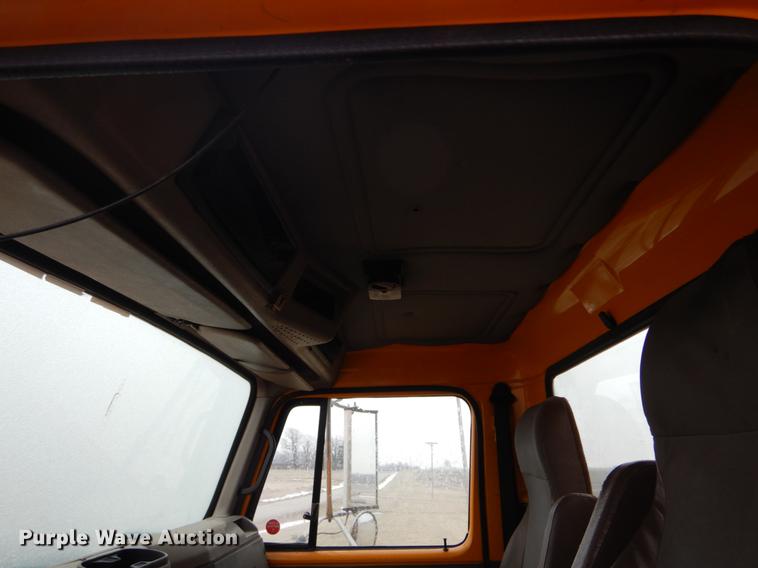 image for item DE6006 2002 International 2554 dump truck