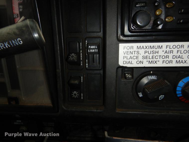 image for item DE6006 2002 International 2554 dump truck