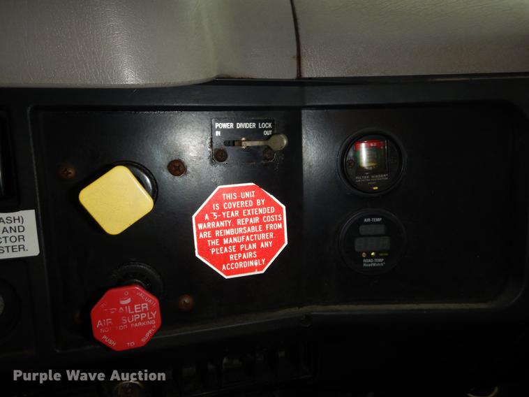 image for item DE6006 2002 International 2554 dump truck