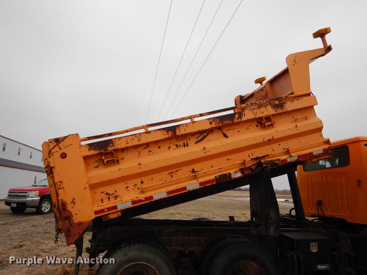 image for item DE6006 2002 International 2554 dump truck