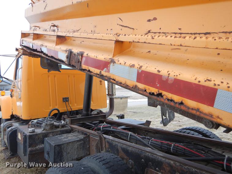 image for item DE6006 2002 International 2554 dump truck