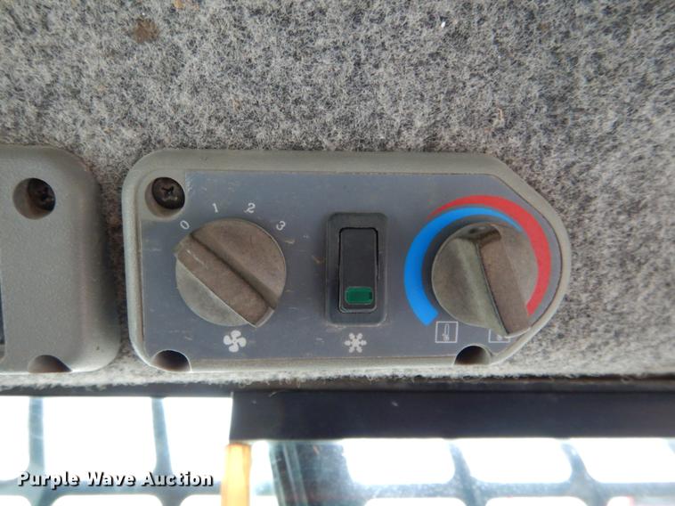 image for item DE6008 2005 Bobcat T190 skid steer