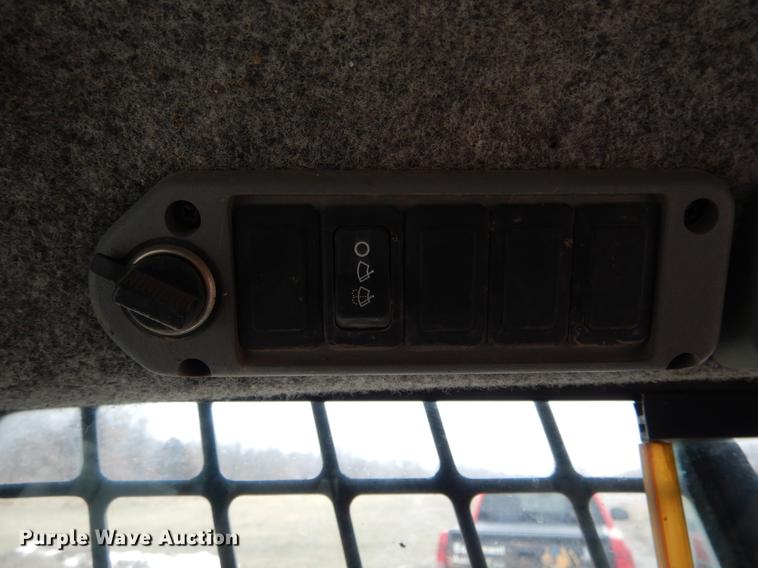 image for item DE6008 2005 Bobcat T190 skid steer