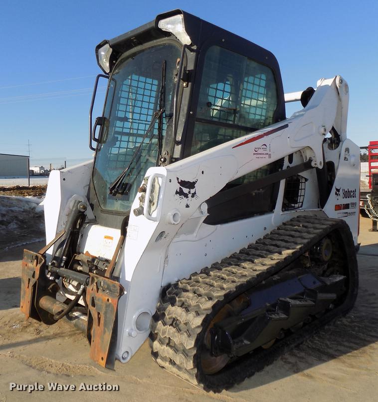 image for item DE7576 2016 Bobcat T590 skid steer