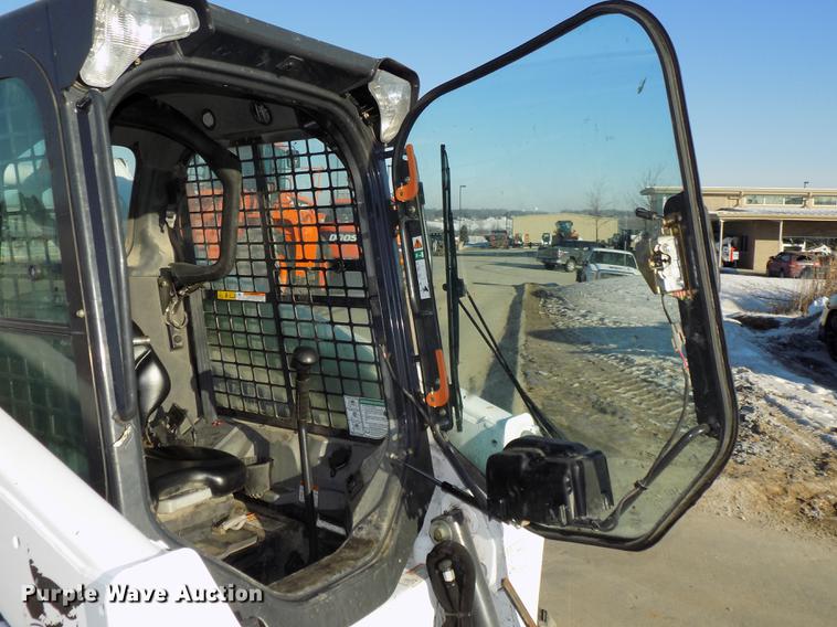 image for item DE7576 2016 Bobcat T590 skid steer