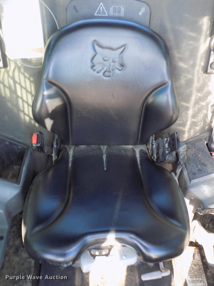 image for item DE7576 2016 Bobcat T590 skid steer