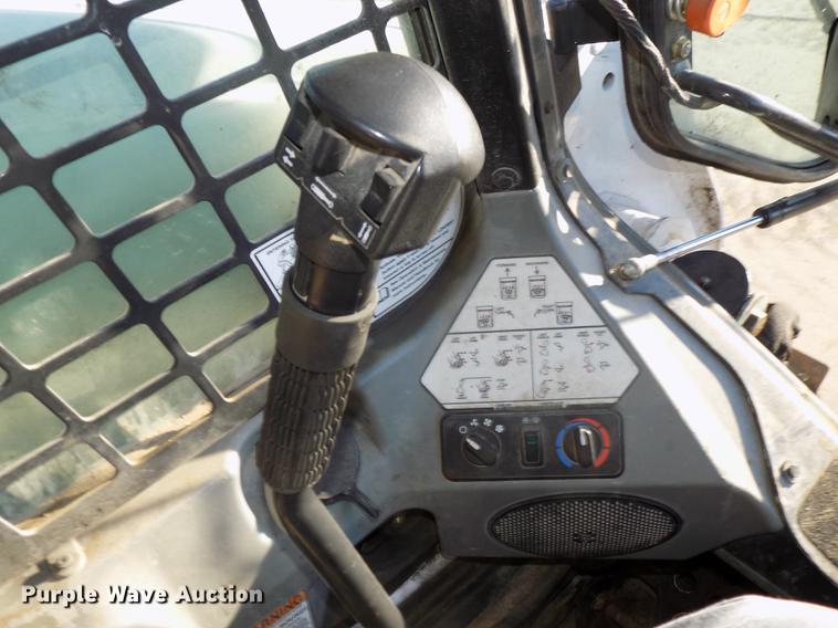 image for item DE7576 2016 Bobcat T590 skid steer