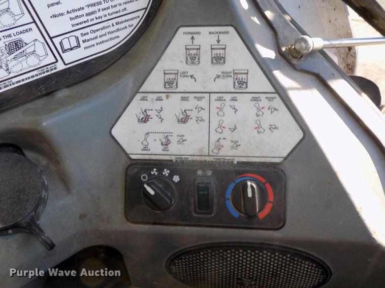 image for item DE7576 2016 Bobcat T590 skid steer