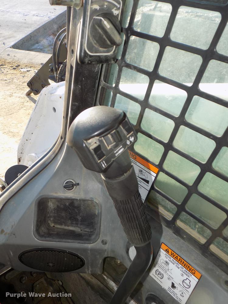 image for item DE7576 2016 Bobcat T590 skid steer