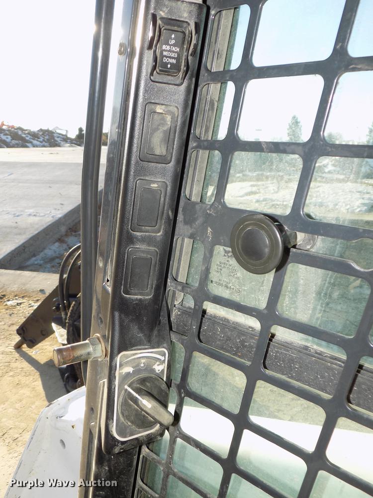 image for item DE7576 2016 Bobcat T590 skid steer