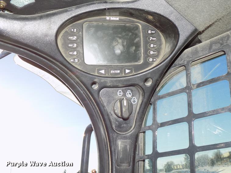 image for item DE7576 2016 Bobcat T590 skid steer
