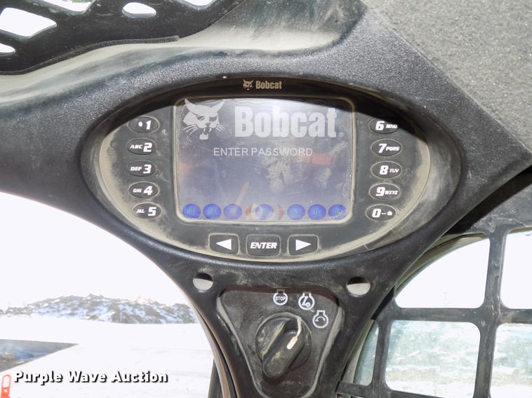 image for item DE7576 2016 Bobcat T590 skid steer