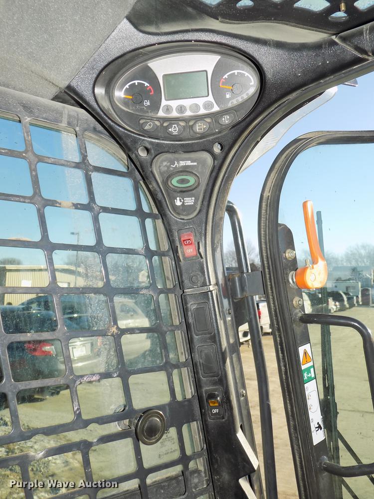 image for item DE7576 2016 Bobcat T590 skid steer