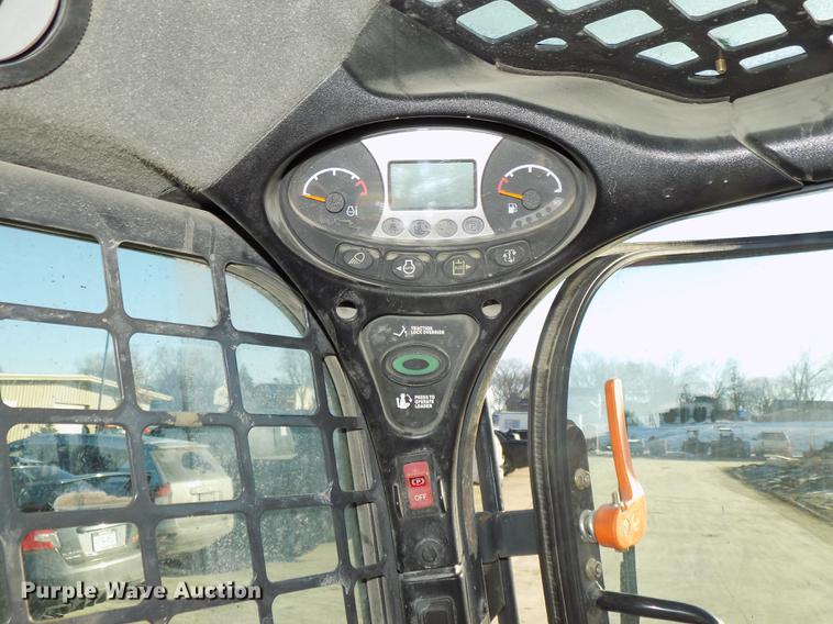 image for item DE7576 2016 Bobcat T590 skid steer