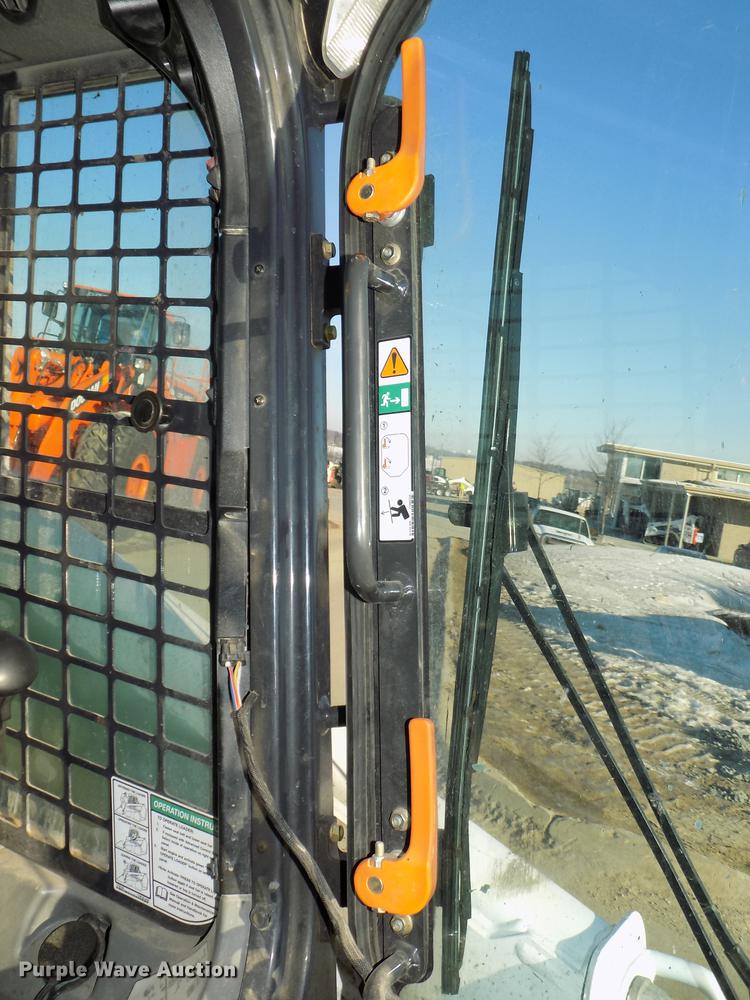 image for item DE7576 2016 Bobcat T590 skid steer