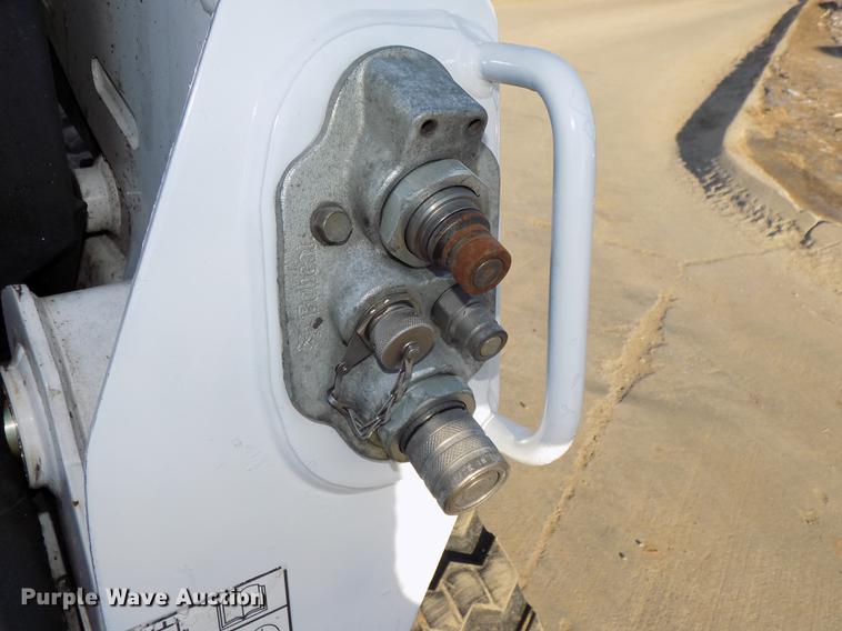 image for item DE7576 2016 Bobcat T590 skid steer