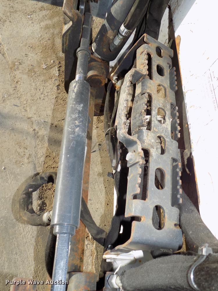 image for item DE7576 2016 Bobcat T590 skid steer