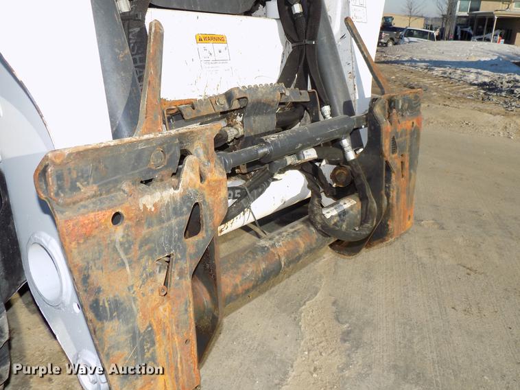 image for item DE7576 2016 Bobcat T590 skid steer