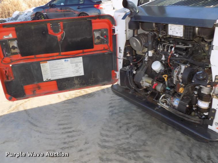 image for item DE7576 2016 Bobcat T590 skid steer