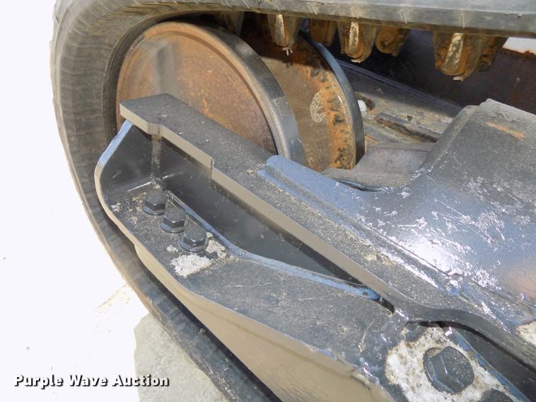 image for item DE7576 2016 Bobcat T590 skid steer