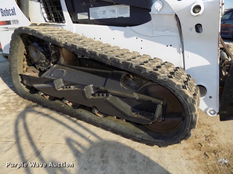 image for item DE7576 2016 Bobcat T590 skid steer