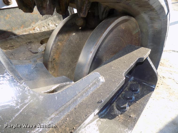 image for item DE7576 2016 Bobcat T590 skid steer