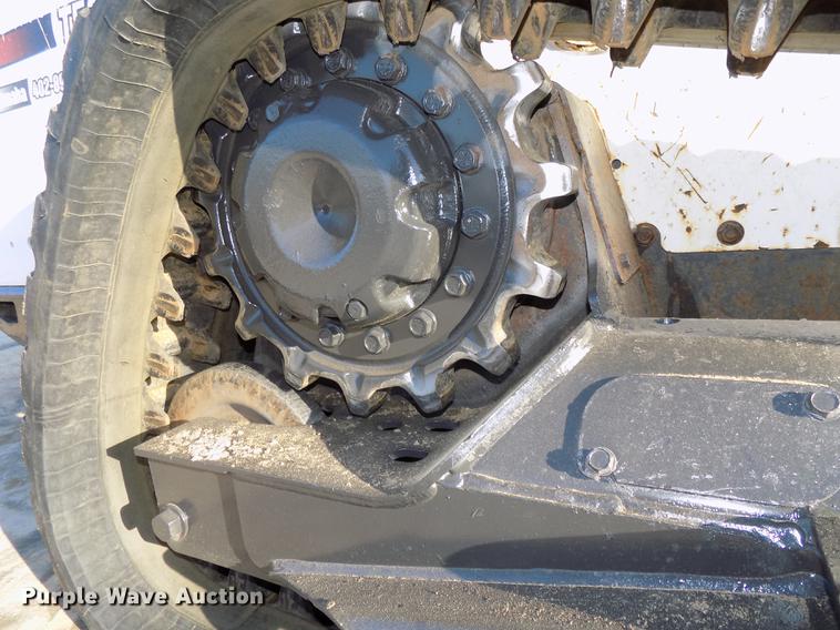 image for item DE7576 2016 Bobcat T590 skid steer