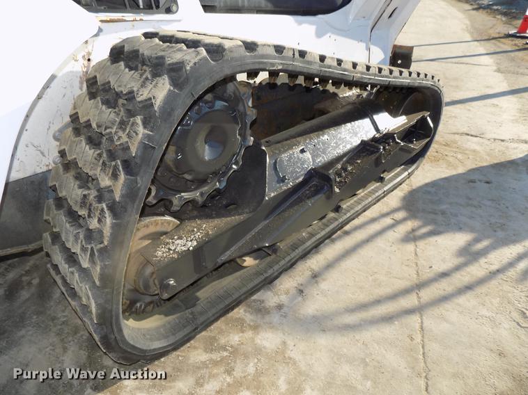 image for item DE7576 2016 Bobcat T590 skid steer