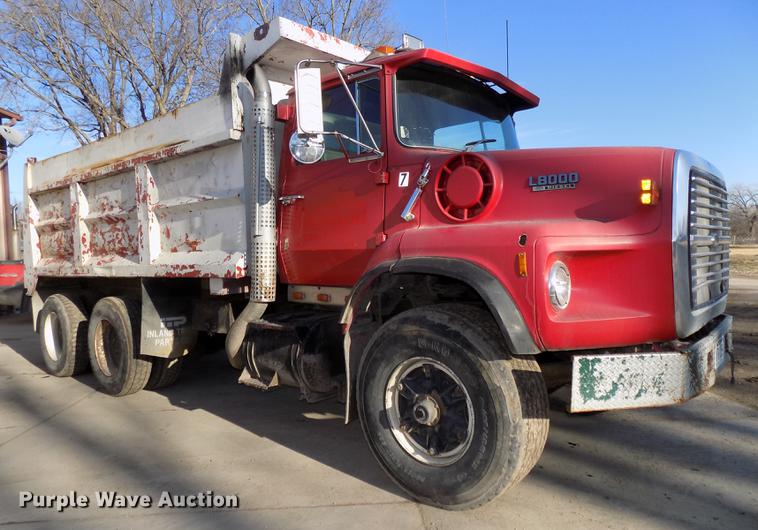 image for item DE7591 1988 Ford LT8000 dump truck