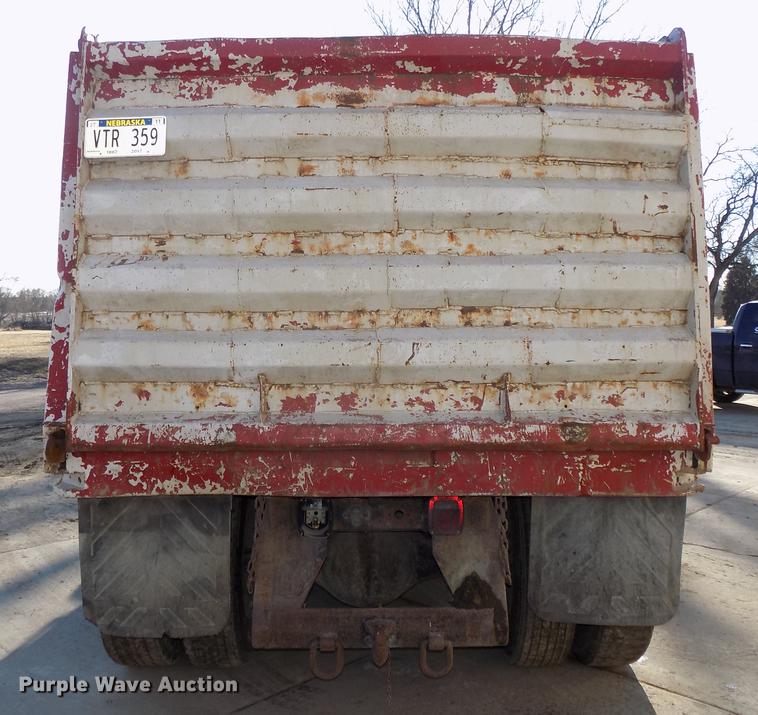 image for item DE7591 1988 Ford LT8000 dump truck